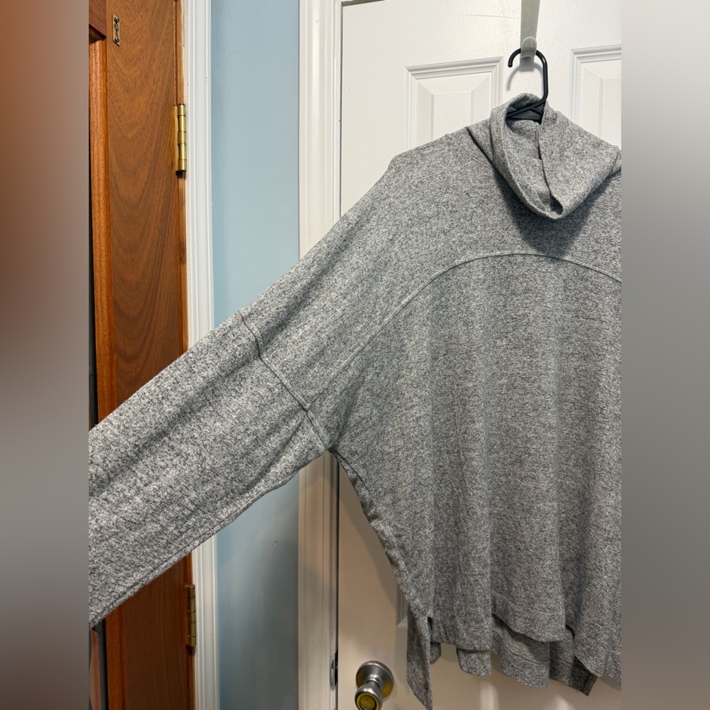 Aerie Women's Oversized Turtleneck Pullover Super Soft Slit Sides Size XL - Picture 3 of 8